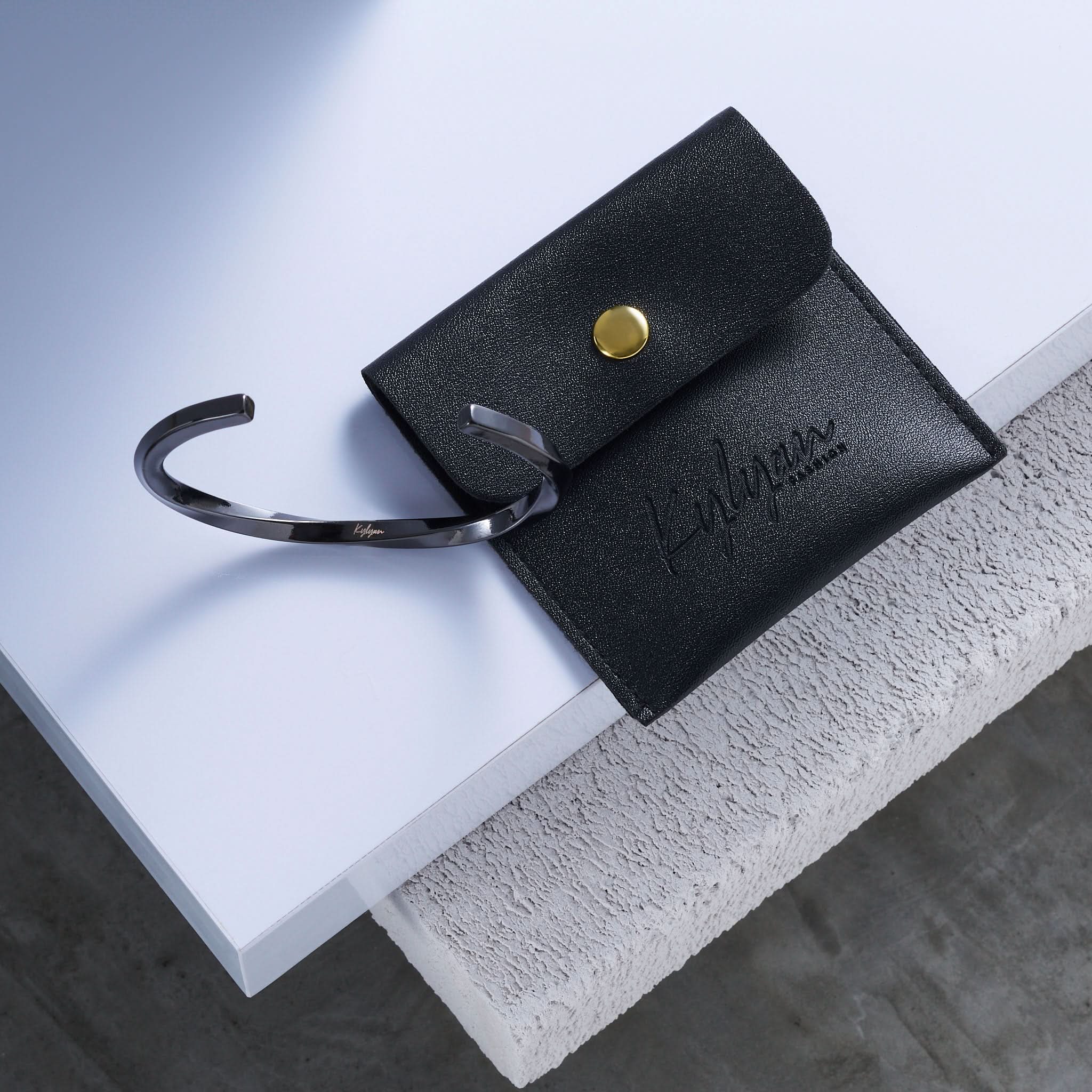 Kylyan Wave czarna bransoletka