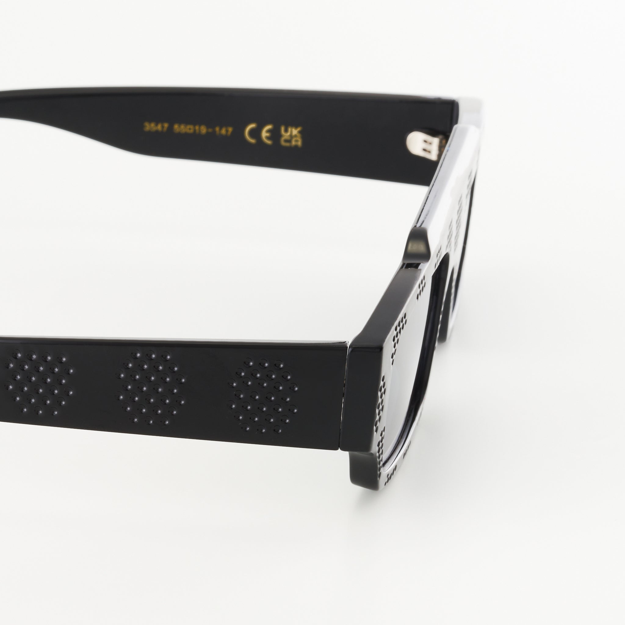 Szare okulary przeciwsłoneczne