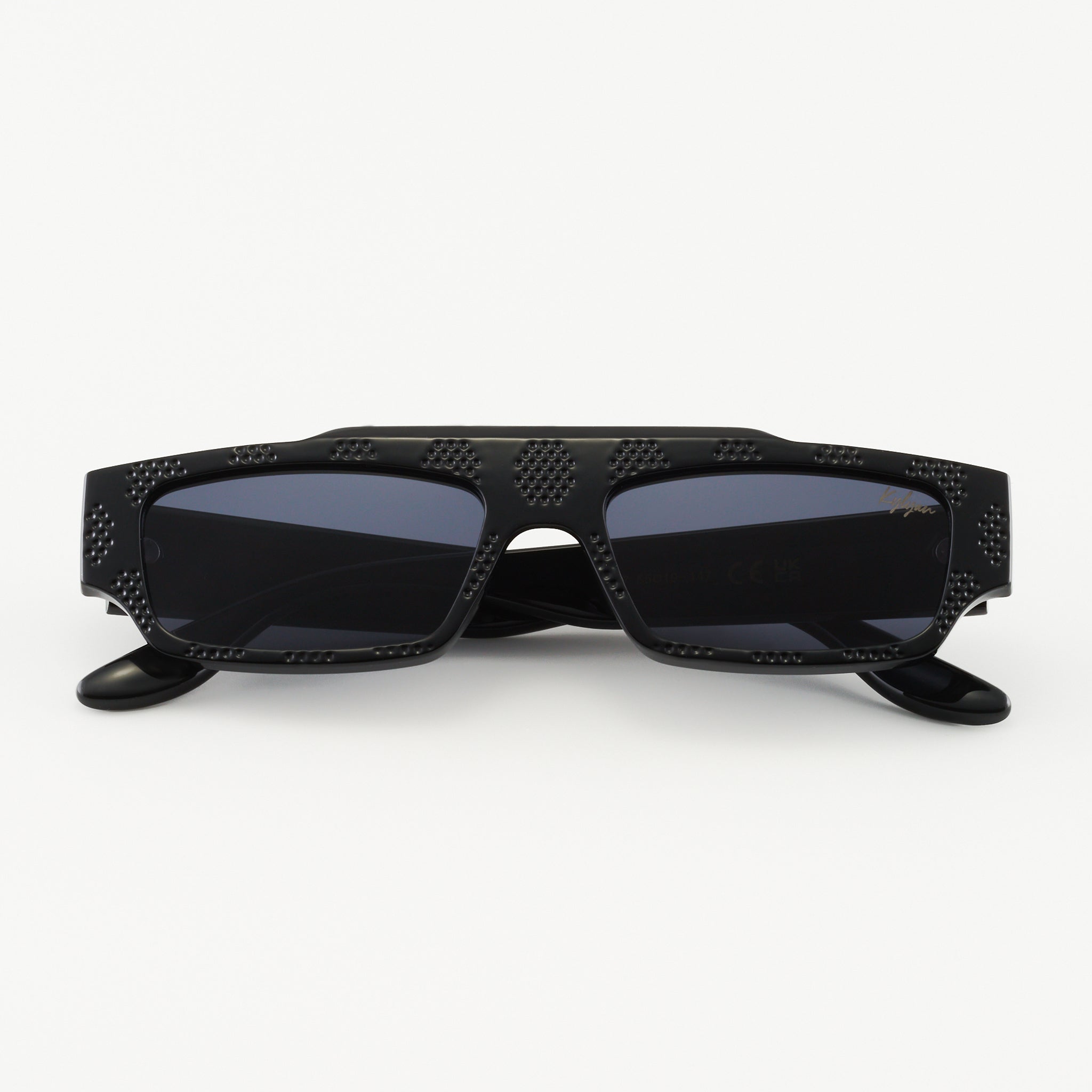 Szare okulary przeciwsłoneczne